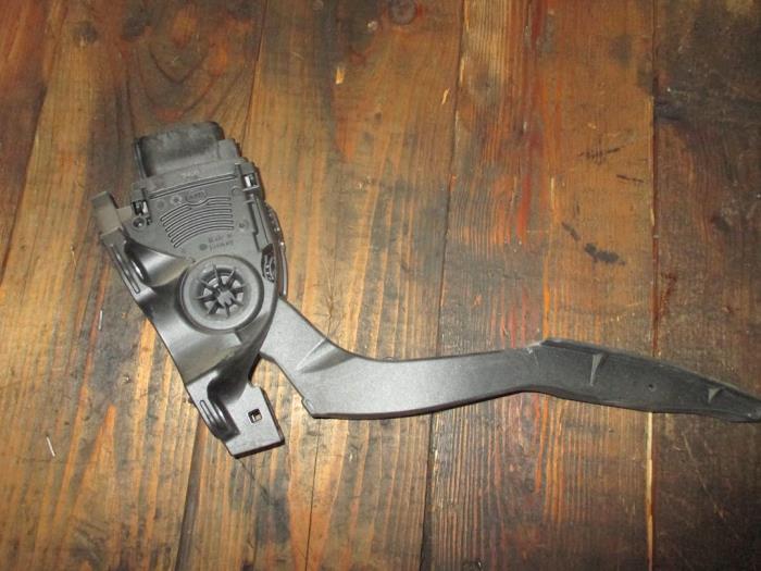 Accelerator pedal Landrover Freelander II 2.2 tD4 16V LR031900