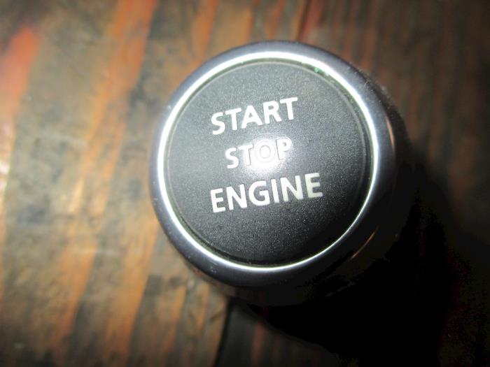 Używane Przelacznik Start/Stop Landrover Freelander II 2.2 tD4 16V Cena € 30,25 Z VAT oferowane przez Garage Callant