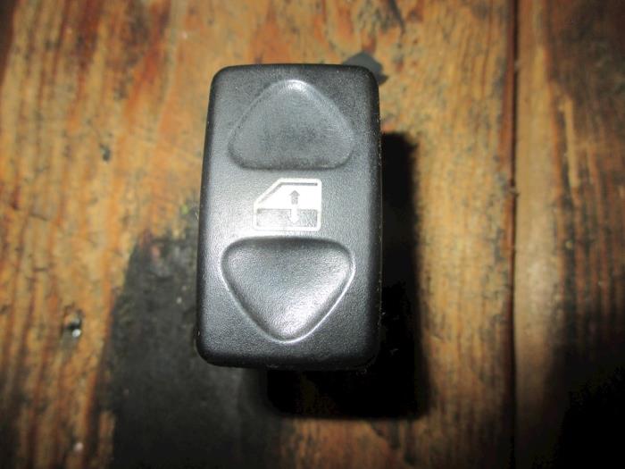 Usados Interruptor de ventanilla eléctrica MG MG TF Precio € 6,05 IVA incluido ofrecido por Garage Callant