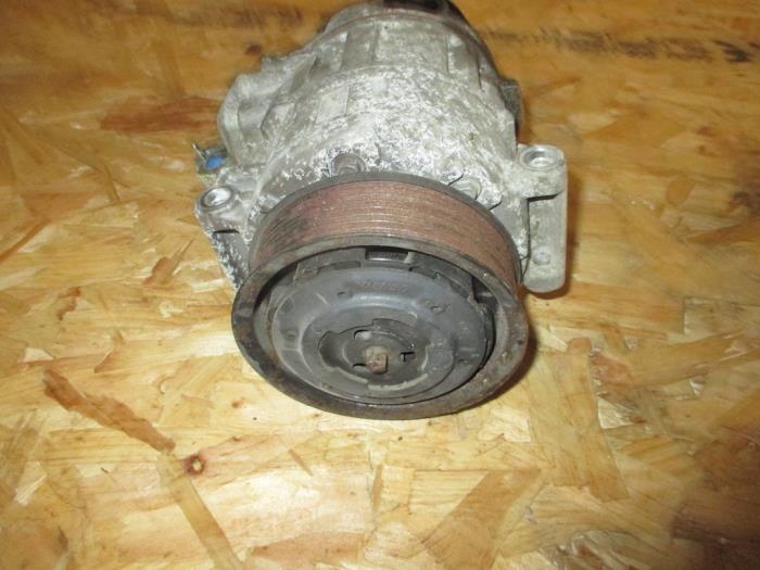 Air conditioning pump from a Land Rover Discovery III (LAA/TAA) 2.7 TD V6 2005