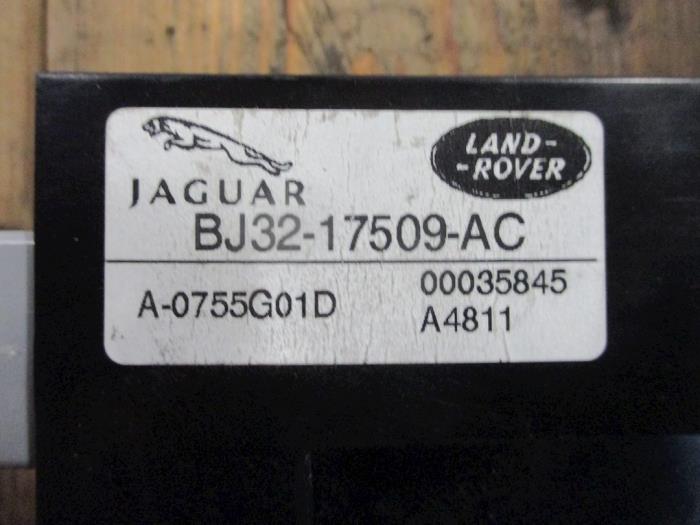 Radio, miscellaneous from a Land Rover Range Rover Evoque (LVJ/LVS) 2.2 SD4 16V 5-drs. 2011