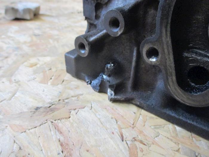 Engine crankcase from a Land Rover Range Rover Evoque (LVJ/LVS) 2.2 SD4 16V 5-drs. 2011