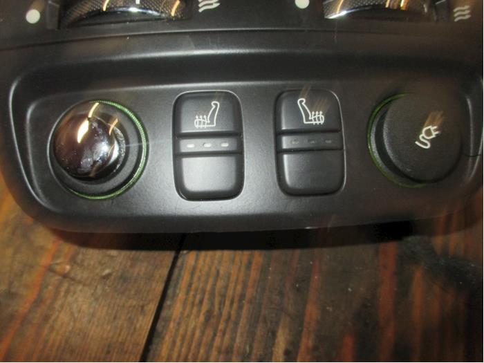 Dashboard vent from a Jaguar XJ (X350) 6 3.0 V6 24V 2006