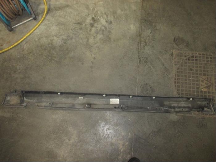 Sill, right from a Land Rover Range Rover Evoque (LVJ/LVS) 2.2 TD4 16V Coupe 2012