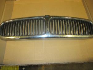 Used Grille Jaguar XJ8 (X308) Price € 90,75 Inclusive VAT offered by Garage Callant