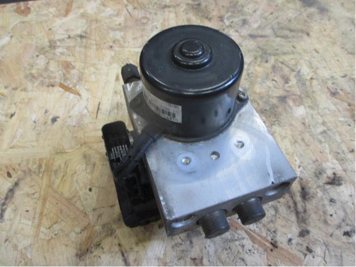 Usagé Pompe ABS Jaguar S-type (X200) 3.0 V6 24V Prix € 90,75 Prix TTC proposé par Garage Callant