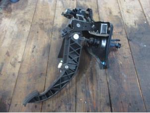 Used Clutch pedal Landrover Freelander II 2.2 tD4 16V Price € 60,50 Inclusive VAT offered by Garage Callant
