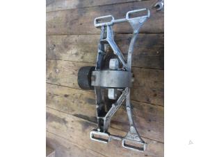 Used Gearbox mount Jaguar XJ (X350) Price € 60,50 Inclusive VAT offered by Garage Callant
