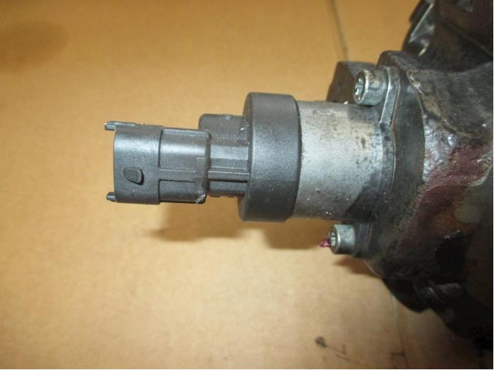 Mechanical fuel pump Landrover Freelander II 2.2 tD4 16V LR047217