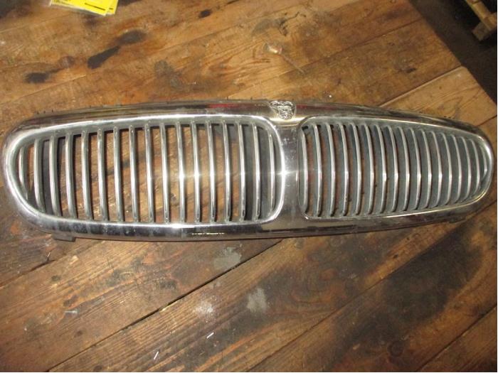 Begagnade Grill Jaguar X-type 2.0 D 16V Pris € 60,50 Inklusive moms erbjuds av Garage Callant