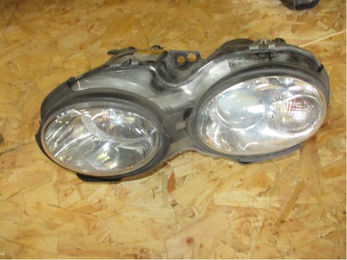 Headlight, right Jaguar Xtype 2.0 D 16V C2S52485 HELLA