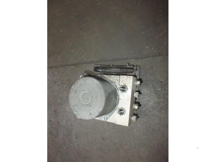 Usagé Pompe ABS Jaguar X-type 2.0 D 16V Prix € 181,50 Prix TTC proposé par Garage Callant