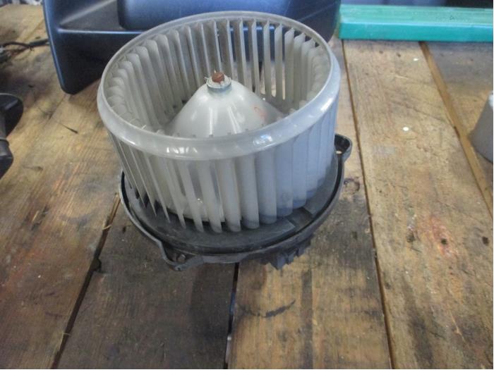 Heating and ventilation fan motor from a Land Rover Range Rover Sport (LS) 3.6 TDV8 32V 2008