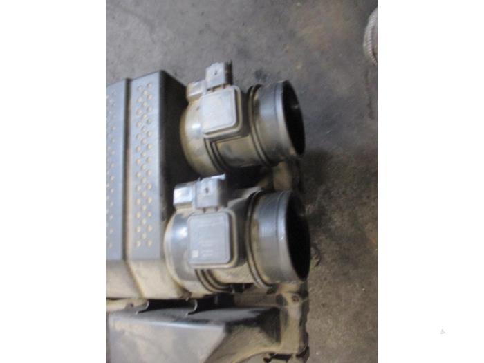 Air box from a Land Rover Range Rover Sport (LS) 3.0 S TDV6 2010