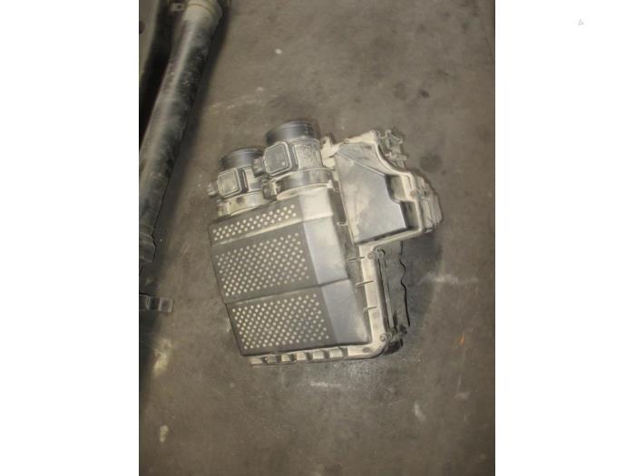 Air box from a Land Rover Range Rover Sport (LS) 3.0 S TDV6 2010