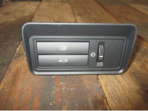 Used Tailgate switch Jaguar XF (CC9) 2.2 D S200 16V Price € 30,25 Inclusive VAT offered by Garage Callant