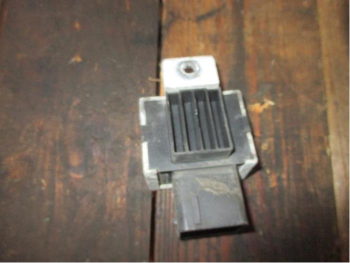 Glow plug relay Landrover Range Rover Evoque LR073555