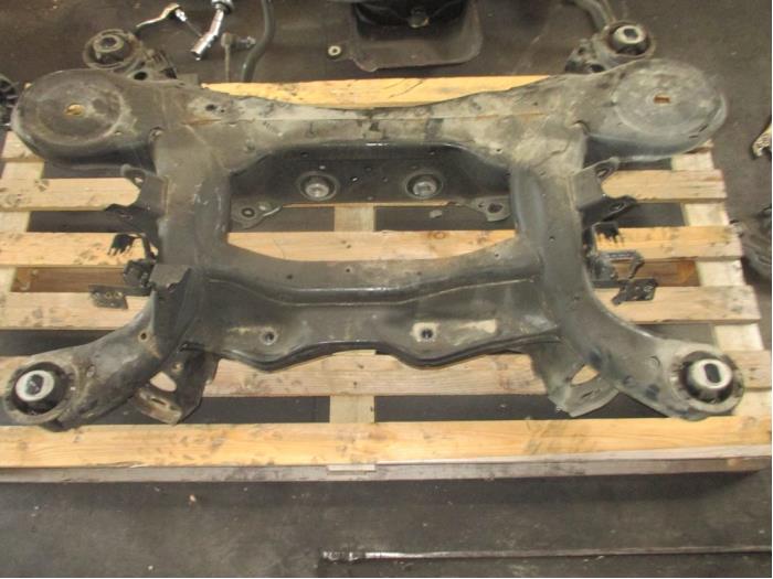 Used Subframe Landrover Discovery V (LR) 2.0 Td4 16V Price € 605,00 Inclusive VAT offered by Garage Callant