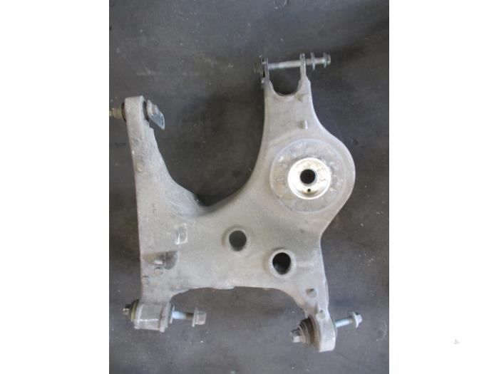 Lower wishbone, rear right from a Land Rover Discovery V (LR) 2.0 Td4 16V 2017