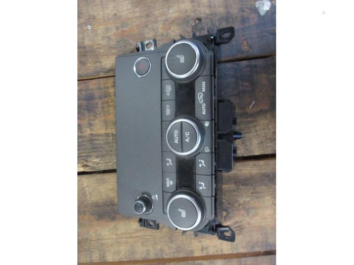 Heater control panel from a Land Rover Range Rover Evoque (LVJ/LVS) 2.0 D 150 16V 5-drs. 2017