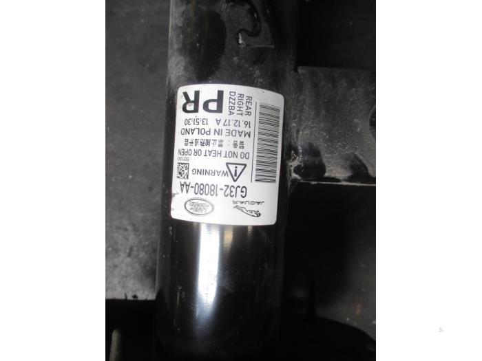 Rear shock absorber, right from a Land Rover Range Rover Evoque (LVJ/LVS) 2.0 D 150 16V 5-drs. 2017