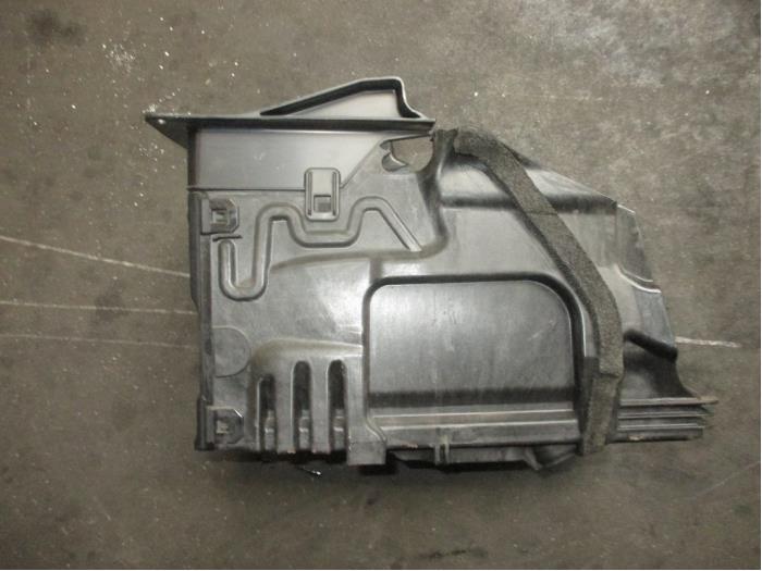 Battery box from a Land Rover Range Rover Evoque (LVJ/LVS) 2.0 D 150 16V 5-drs. 2017