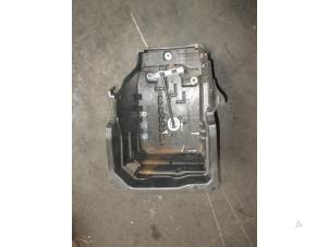 Used Battery box Landrover Range Rover Evoque (LVJ/LVS) 2.0 D 150 16V 5-drs. Price € 30,25 Inclusive VAT offered by Garage Callant