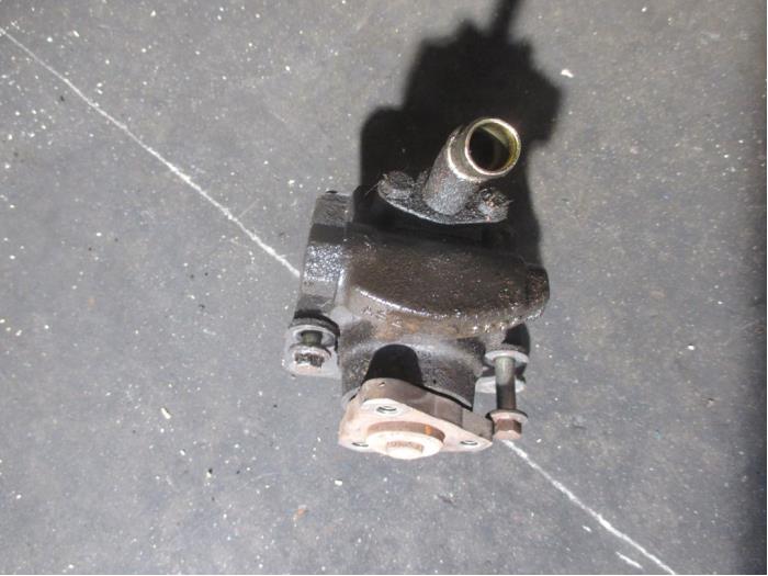 Power steering pump from a Land Rover Discovery II  2001