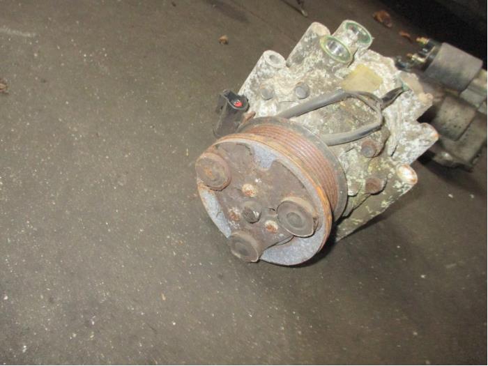 Air conditioning pump from a Jaguar X-type 2.1 V6 24V 2003