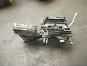 Used Heater housing Landrover Discovery IV (LAS) Price € 302,50 Inclusive VAT offered by Garage Callant
