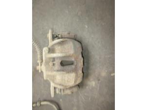 Used Front brake calliper, right Landrover Discovery IV (LAS) Price € 121,00 Inclusive VAT offered by Garage Callant