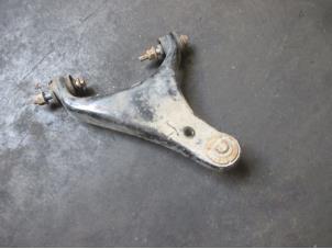Used Front upper wishbone, left Landrover Discovery IV (LAS) 3.0 SD V6 24V Price € 42,35 Inclusive VAT offered by Garage Callant