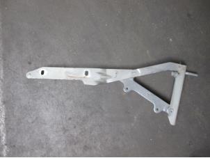 Used Bonnet Hinge Landrover Discovery IV (LAS) Price € 30,25 Inclusive VAT offered by Garage Callant