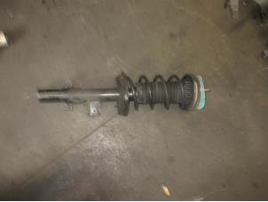 Used Rear shock absorber, right Landrover Range Rover Evoque (LVJ/LVS) Price € 60,50 Inclusive VAT offered by Garage Callant