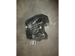 Used Fuel filter housing Landrover Range Rover Evoque (LVJ/LVS) Price € 24,20 Inclusive VAT offered by Garage Callant