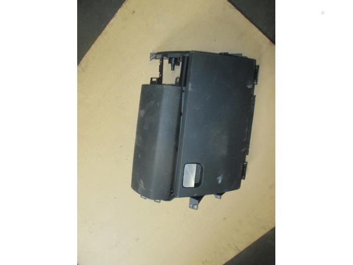 Begagnade Handskfack Landrover Discovery IV (LAS) Pris € 121,00 Inklusive moms erbjuds av Garage Callant