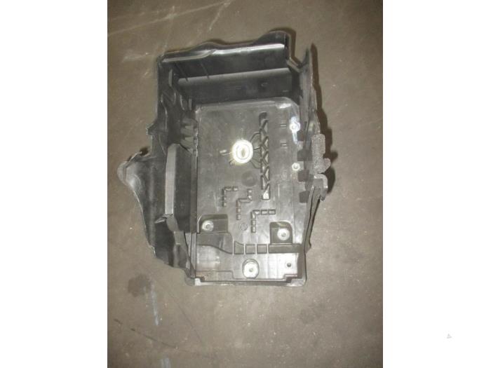 Begagnade Batterilåda Landrover Range Rover Evoque (LVJ/LVS) Pris € 30,25 Inklusive moms erbjuds av Garage Callant