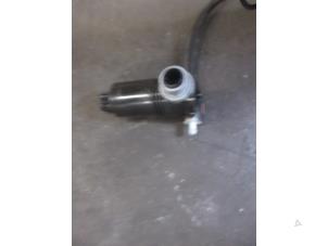 Used Rear screen washer pump Landrover Range Rover Evoque (LVJ/LVS) Price € 18,15 Inclusive VAT offered by Garage Callant