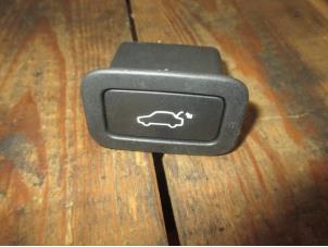 Used Tailgate switch Jaguar XF (X260) 2.0d 180 16V Price € 12,10 Inclusive VAT offered by Garage Callant