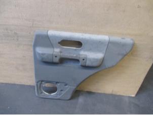 Używane Tapicerka drzwi prawych tylnych wersja 4-drzwiowa Landrover Discovery II Cena € 60,50 Z VAT oferowane przez Garage Callant
