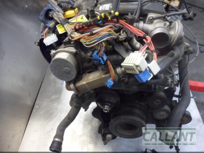 Engine from a Land Rover Range Rover III (LM) 2.9 TD6 24V 2004