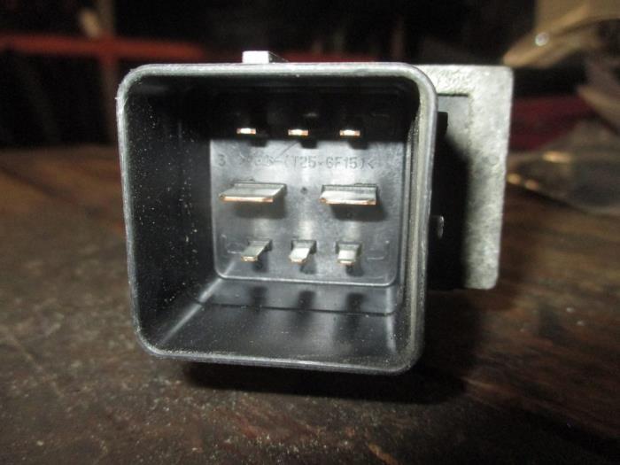 Glow plug relay Landrover Range Rover Evoque 2.2 SD4 16V 5drs. LR073555