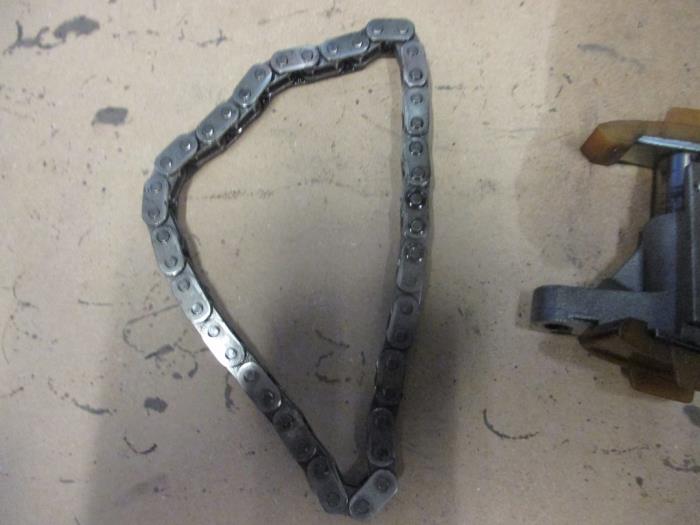 Balance shaft chain from a Landrover Range Rover Sport 2016