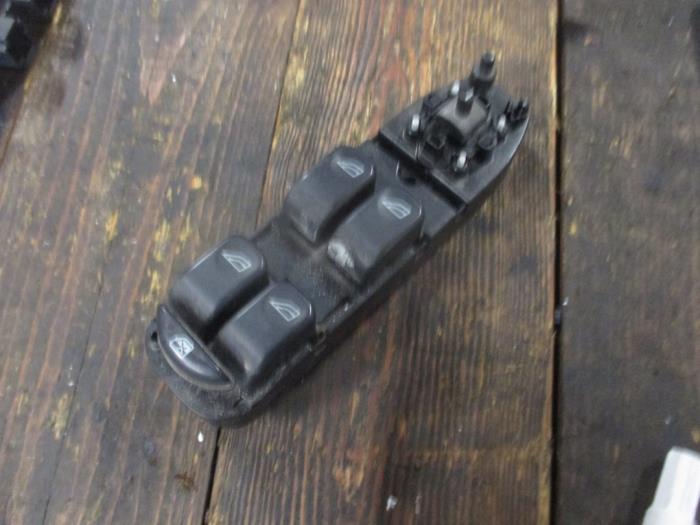 Usados Interruptor combinado de ventanillas Jaguar X-type 2.0 D 16V Precio € 24,20 IVA incluido ofrecido por Garage Callant
