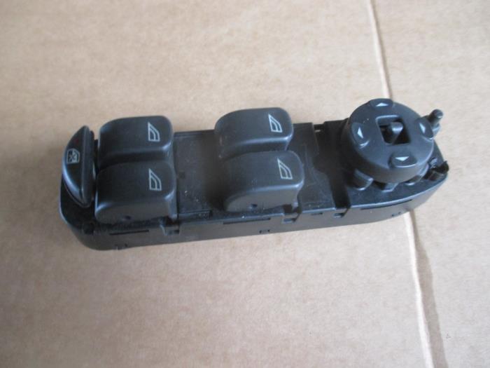 Usados Interruptor combinado de ventanillas Jaguar X-type Precio € 24,20 IVA incluido ofrecido por Garage Callant