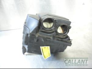Używane Obudowa filtra powietrza Landrover Discovery IV (LAS) 3.0 TD V6 24V Cena € 60,50 Z VAT oferowane przez Garage Callant