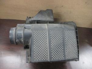 Używane Obudowa filtra powietrza Landrover Discovery III (LAA/TAA) 2.7 TD V6 Cena € 60,50 Z VAT oferowane przez Garage Callant