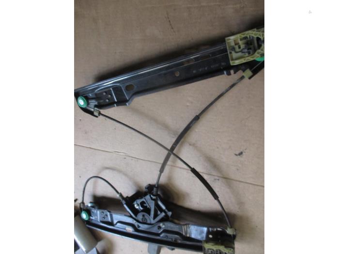 Begagnade Fönstermekanism, 4-dörrars, höger fram Landrover Range Rover Evoque (LVJ/LVS) 2.2 TD4 16V Pris € 60,50 Inklusive moms erbjuds av Garage Callant