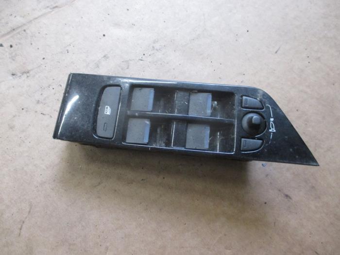 Usados Interruptor combinado de ventanillas Landrover Range Rover Evoque (LVJ/LVS) 2.2 TD4 16V Precio € 42,35 IVA incluido ofrecido por Garage Callant
