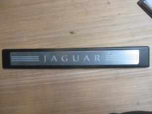 Używane Stopien drzwi przednich lewych Jaguar XF (CC9) 2.7 D V6 24V Cena € 60,50 Z VAT oferowane przez Garage Callant